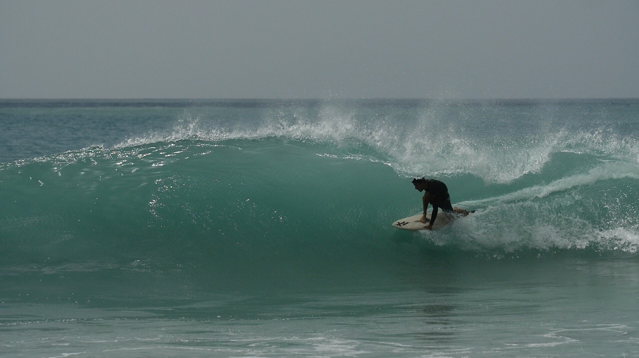 Demo surf par Greg - Kokoplaj, école de surf Guadeloupe et location de planches de surf